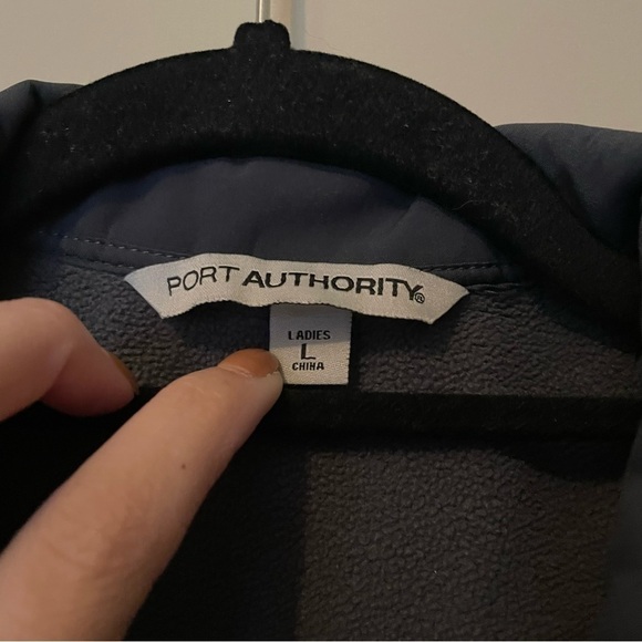 Hunterdon Brewing Company Port Authority Dark Grey Zippered Vest - Picture 2 of 7